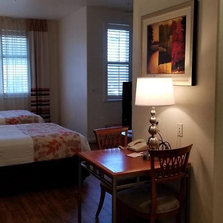Hawthorn Suites Викторвилл Экстерьер фото