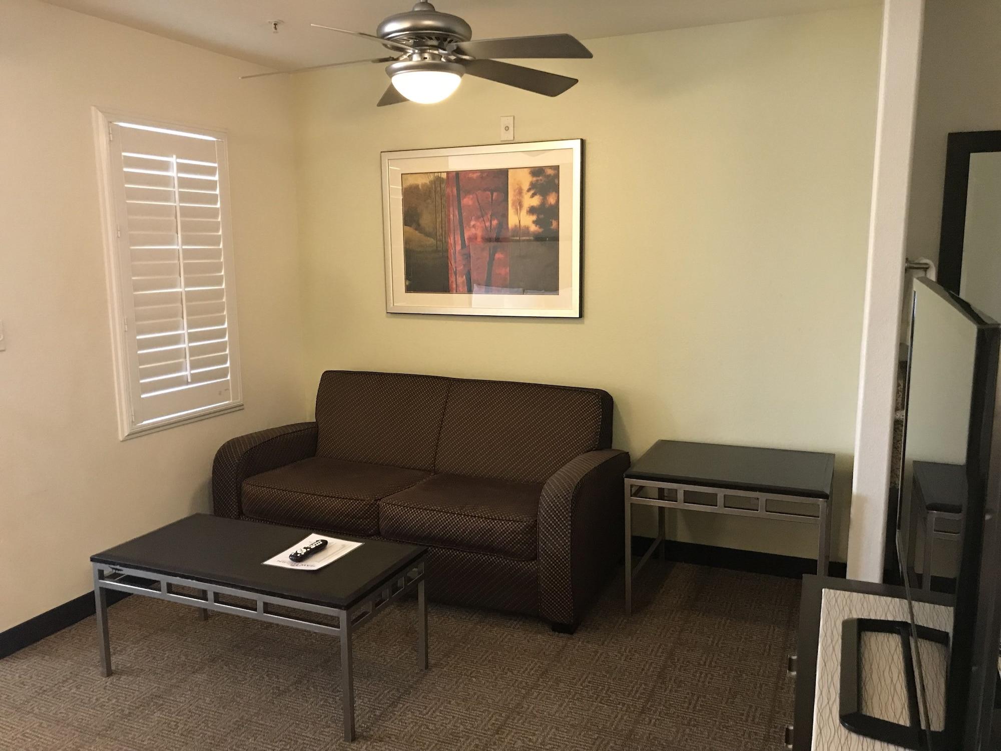 Hawthorn Suites Викторвилл Экстерьер фото