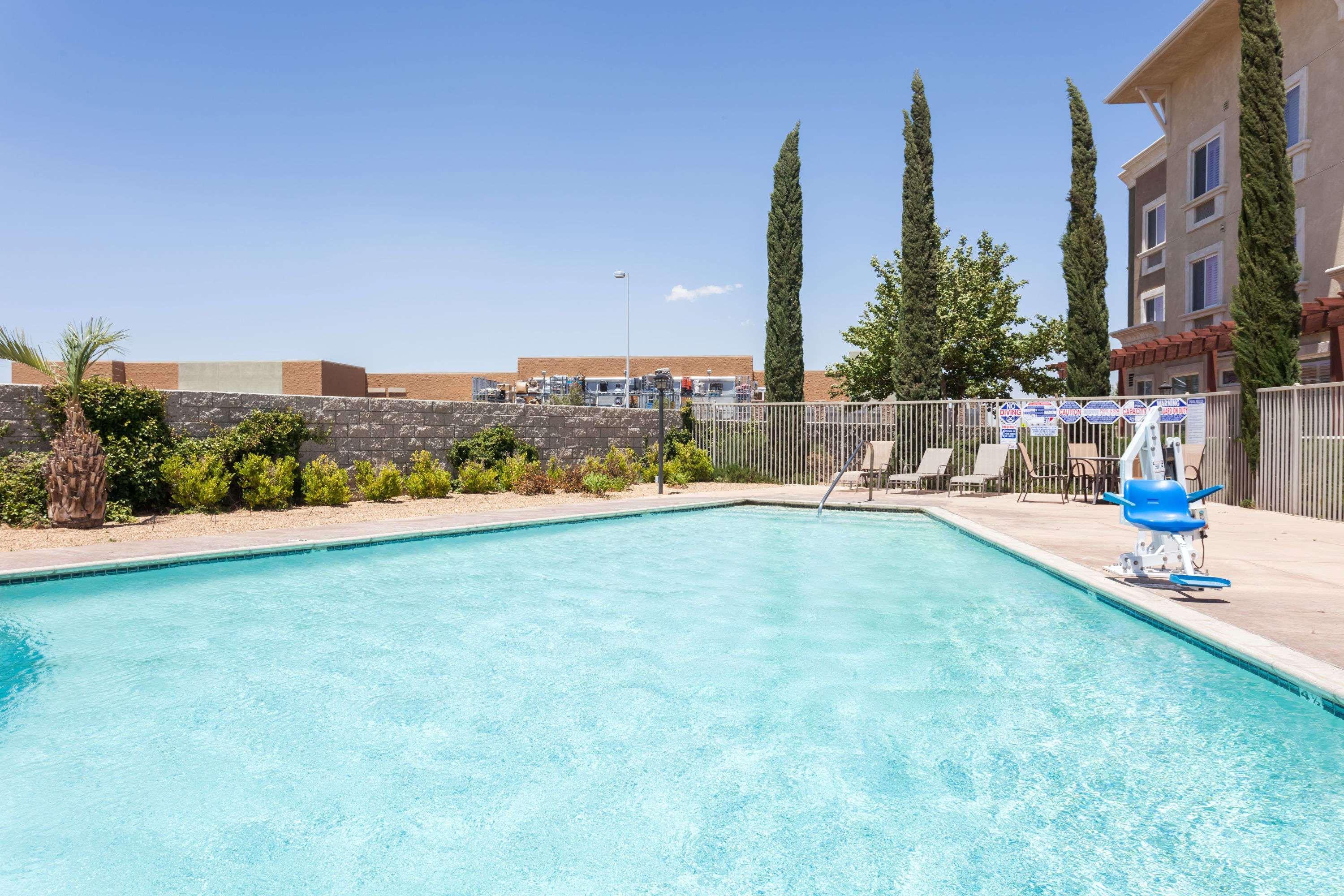 Hawthorn Suites Викторвилл Экстерьер фото