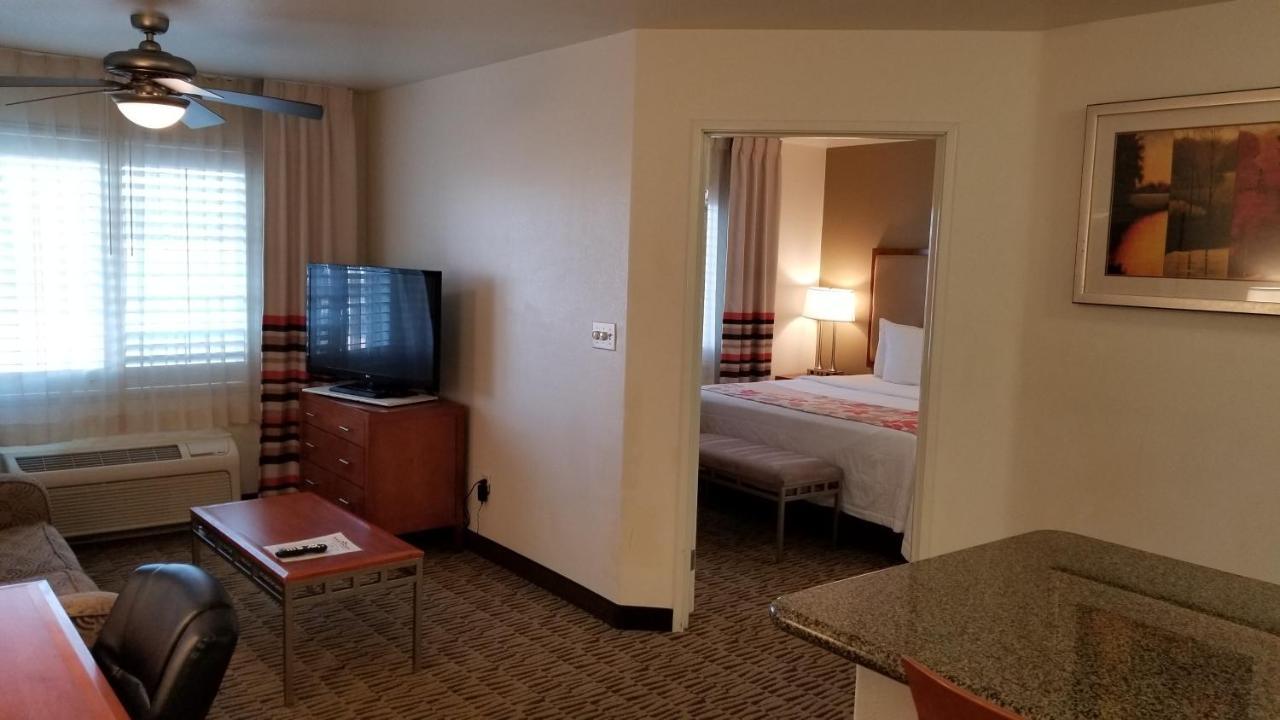 Hawthorn Suites Викторвилл Экстерьер фото