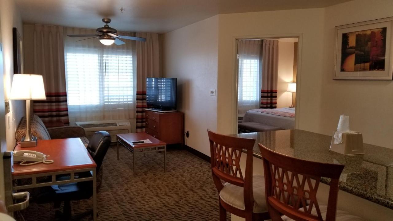 Hawthorn Suites Викторвилл Экстерьер фото